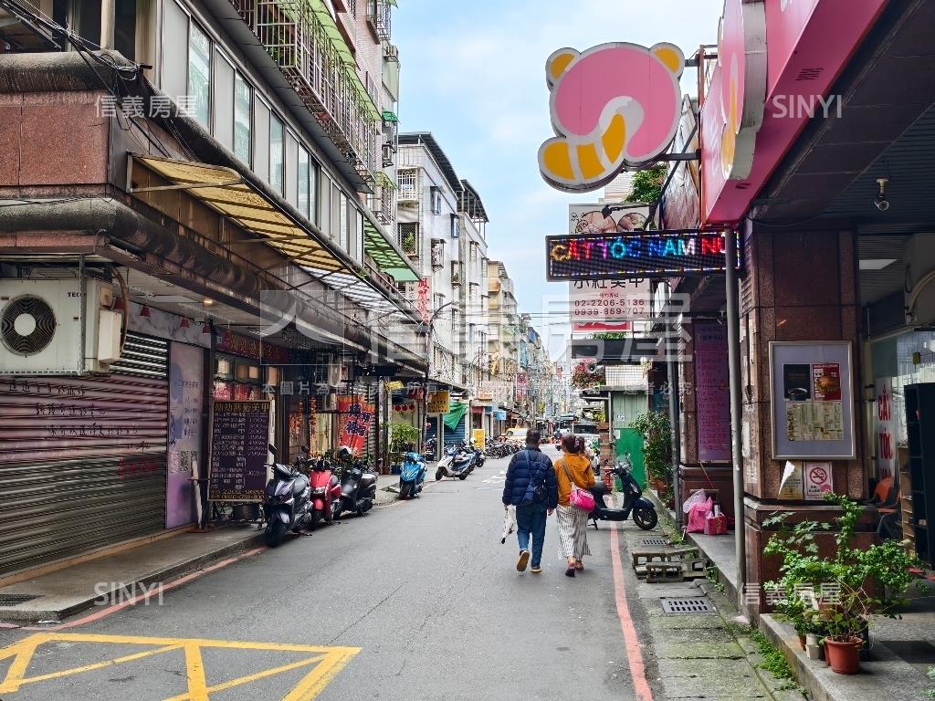 角窗金店面房屋室內格局與周邊環境