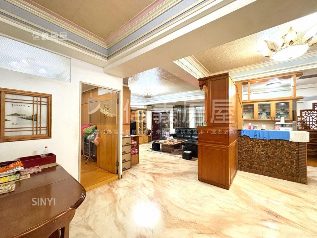 統領大世界３房車位房屋室內格局與周邊環境