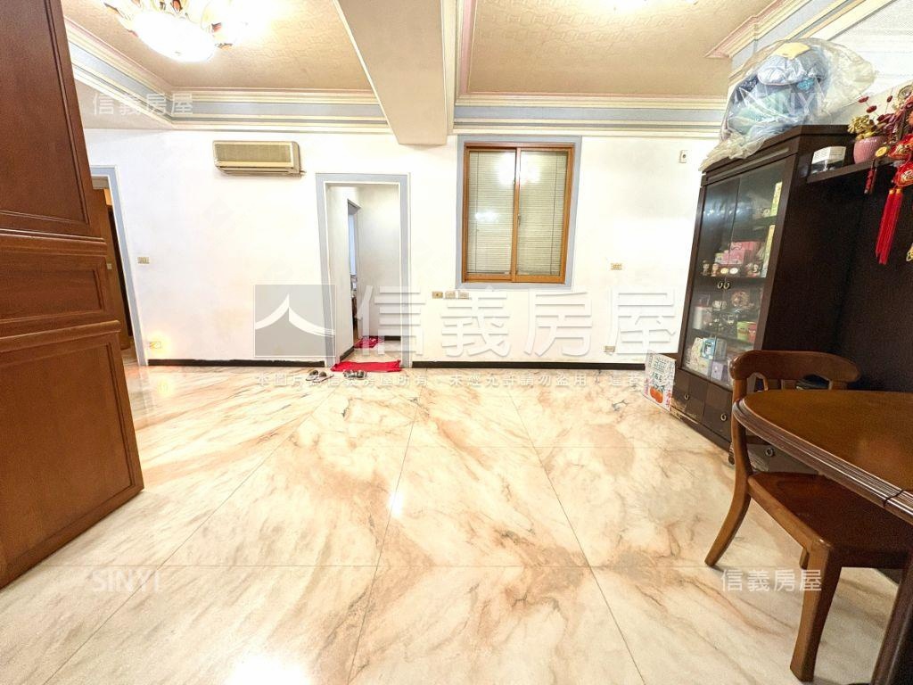 統領大世界３房車位房屋室內格局與周邊環境