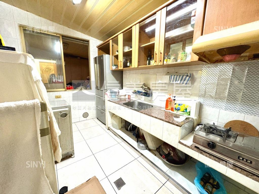 統領大世界３房車位房屋室內格局與周邊環境