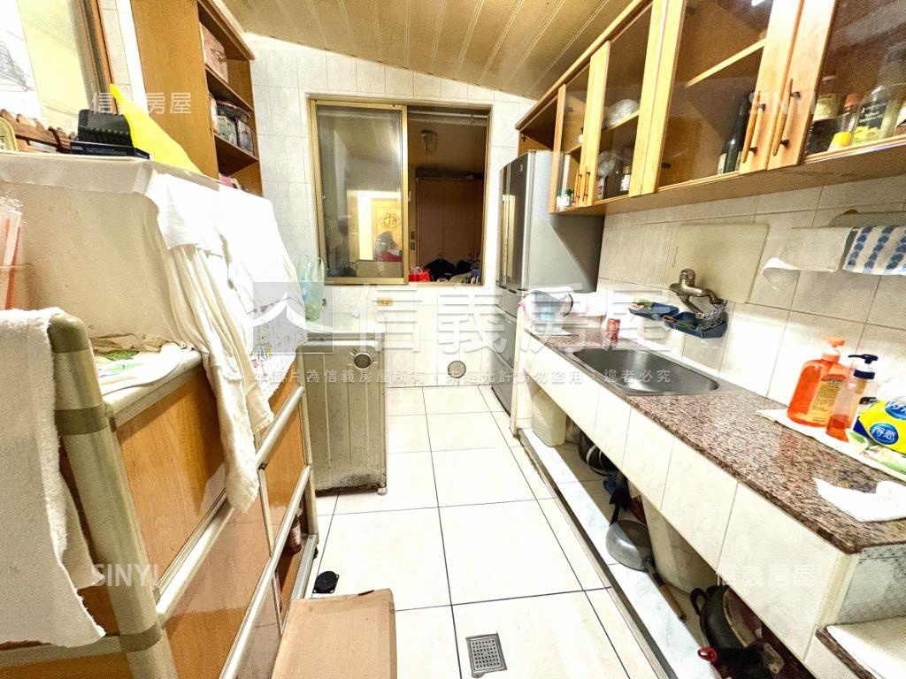 統領大世界３房車位房屋室內格局與周邊環境