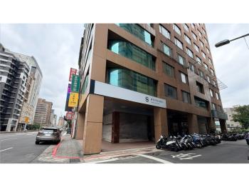 大稻埕捷運旁三角窗２樓