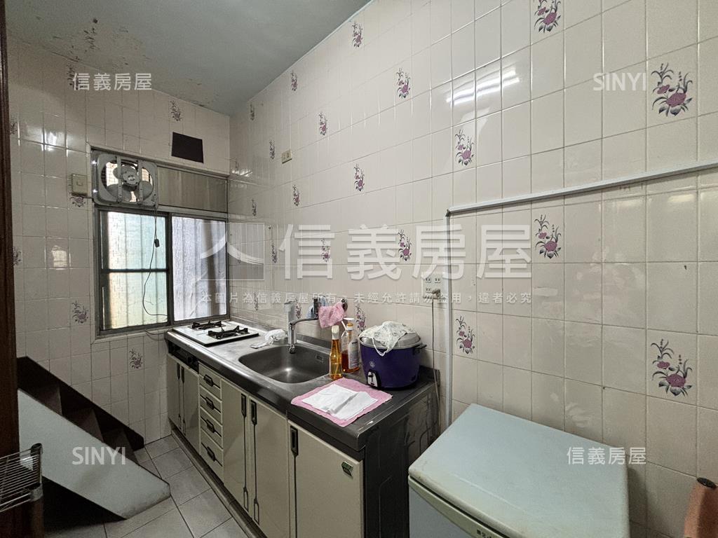 愛群國小｜公寓３樓＋４樓房屋室內格局與周邊環境