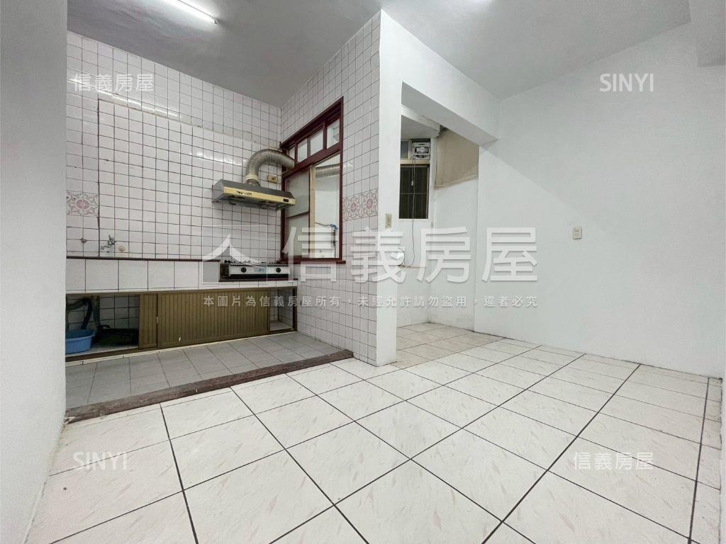 中正路捷運方正美寓房屋室內格局與周邊環境