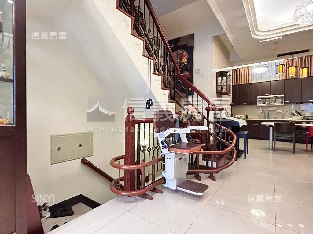 近九德捷運停車大空間別墅房屋室內格局與周邊環境