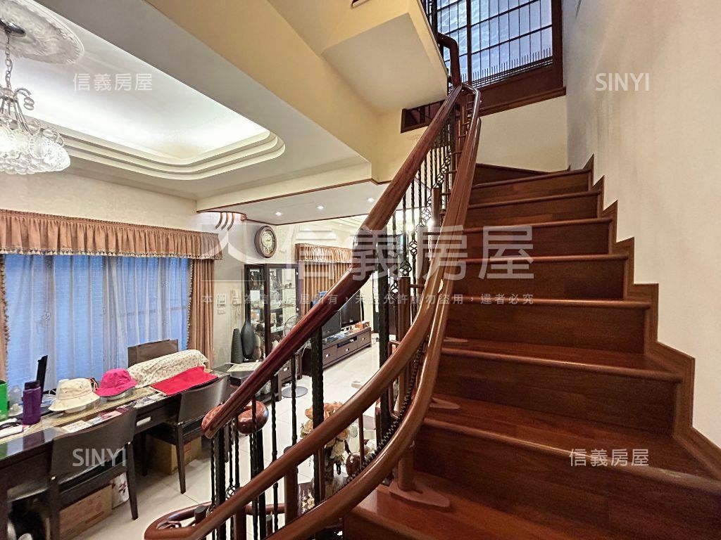 近九德捷運停車大空間別墅房屋室內格局與周邊環境