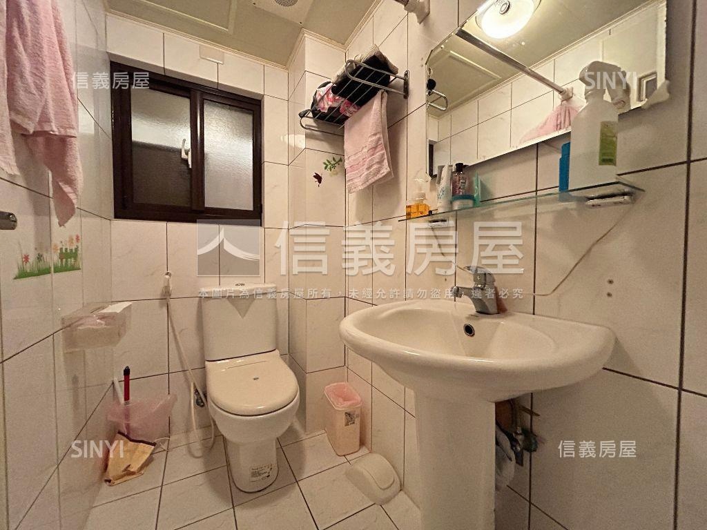 近九德捷運停車大空間別墅房屋室內格局與周邊環境