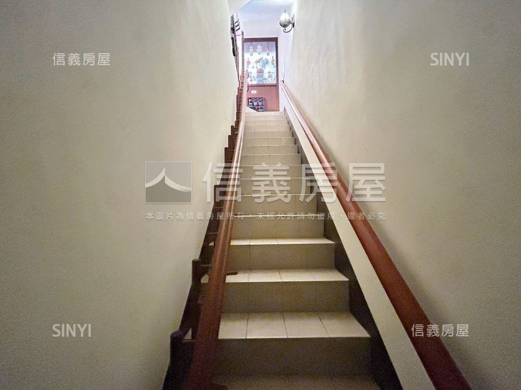 近九德捷運停車大空間別墅房屋室內格局與周邊環境