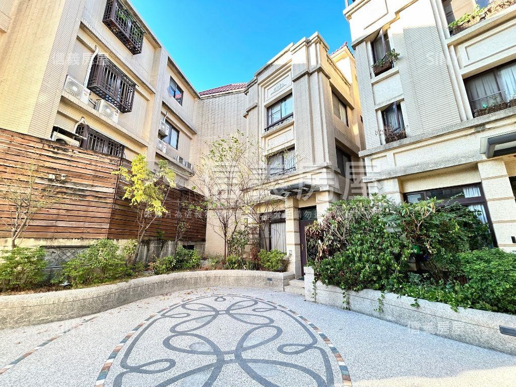 近九德捷運停車大空間別墅房屋室內格局與周邊環境