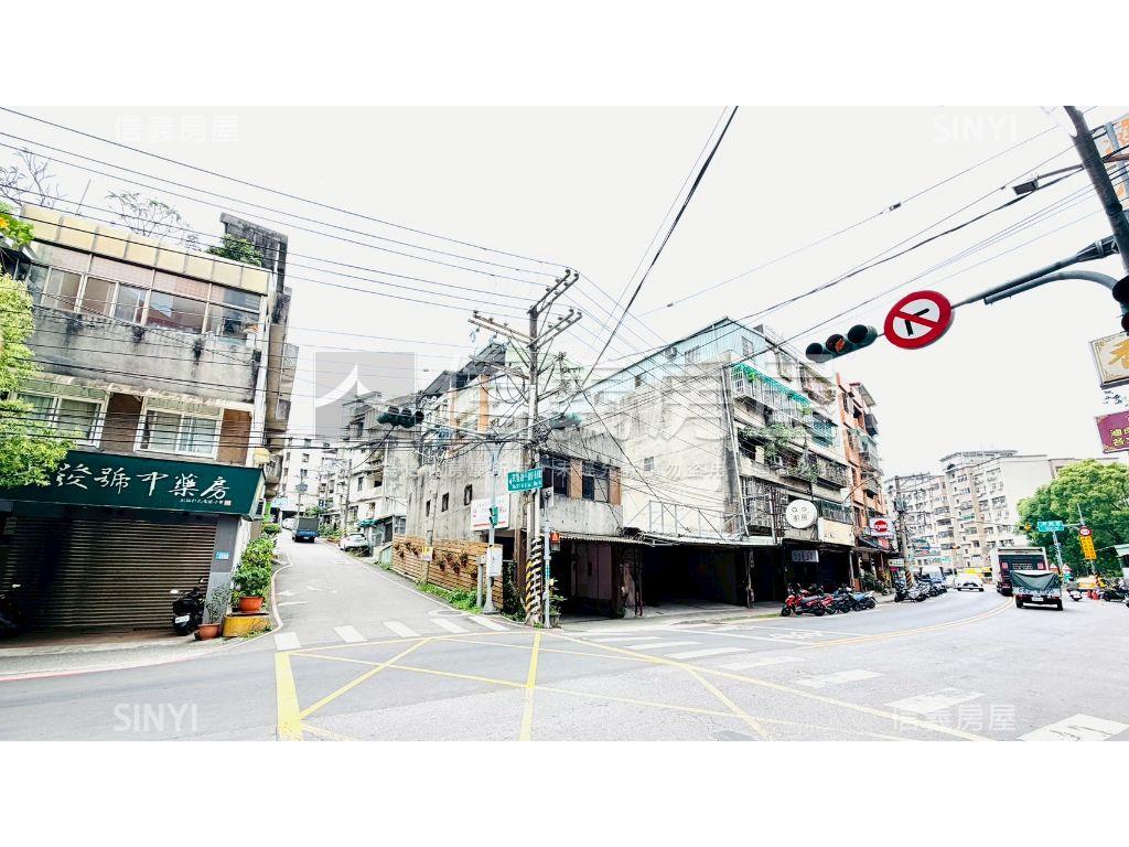 正民義路邊三角窗透天房屋室內格局與周邊環境