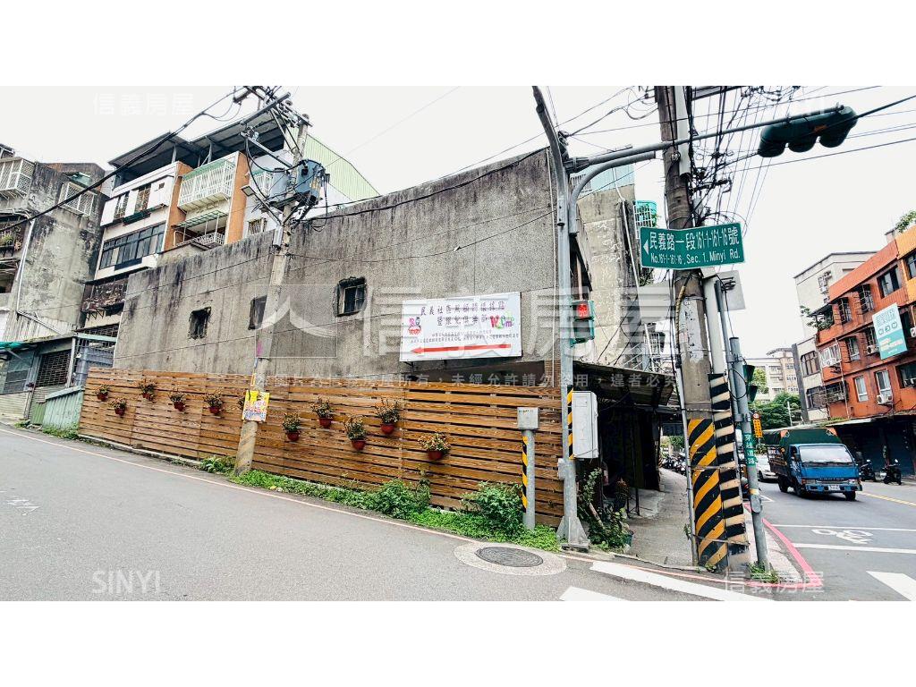 正民義路邊三角窗透天房屋室內格局與周邊環境