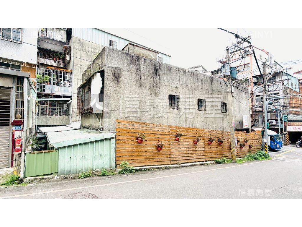 正民義路邊三角窗透天房屋室內格局與周邊環境