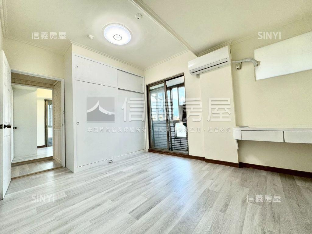 次頂樓面國小私藏美三房房屋室內格局與周邊環境