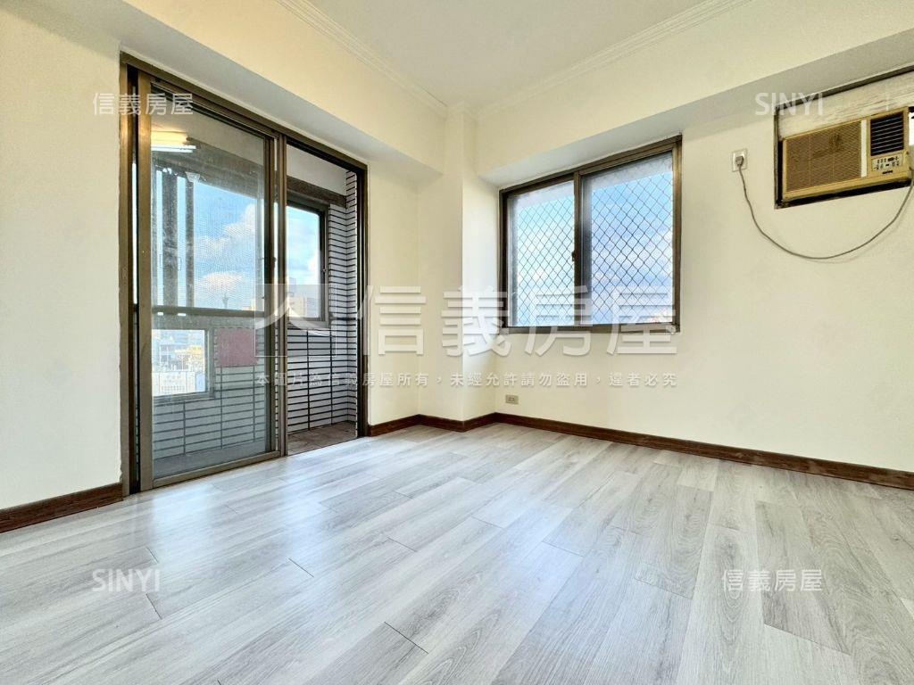 次頂樓面國小私藏美三房房屋室內格局與周邊環境