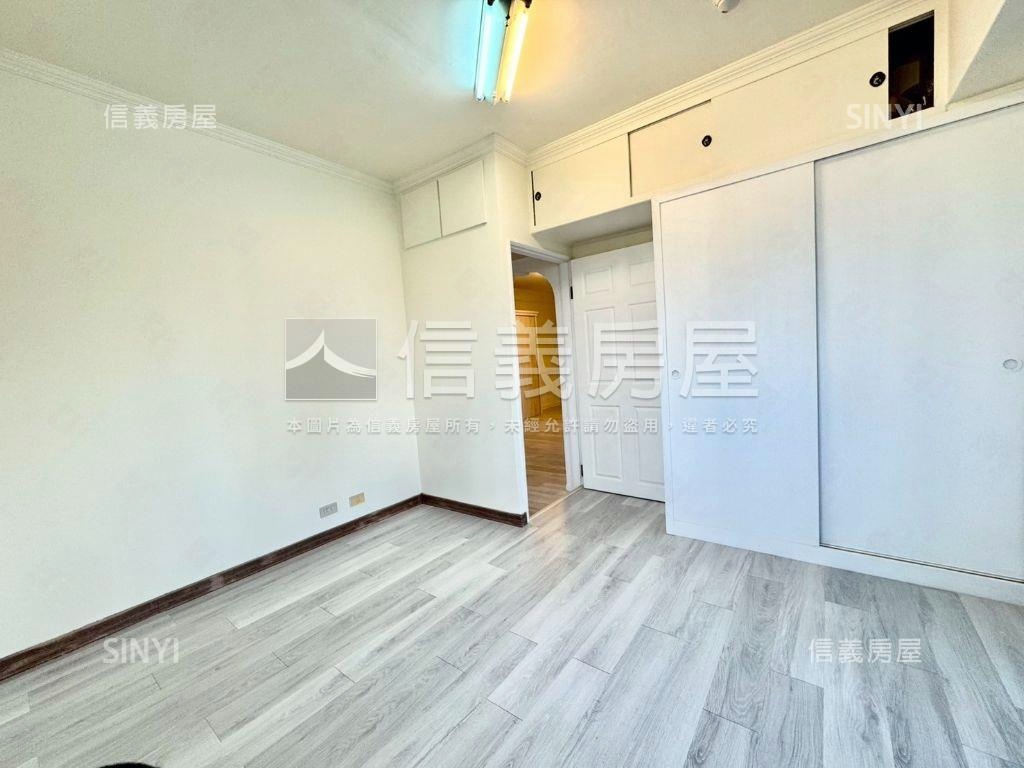次頂樓面國小私藏美三房房屋室內格局與周邊環境