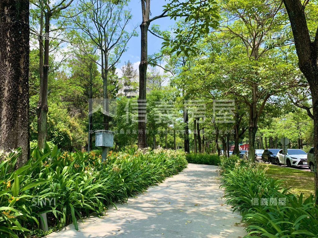 次頂樓面國小私藏美三房房屋室內格局與周邊環境