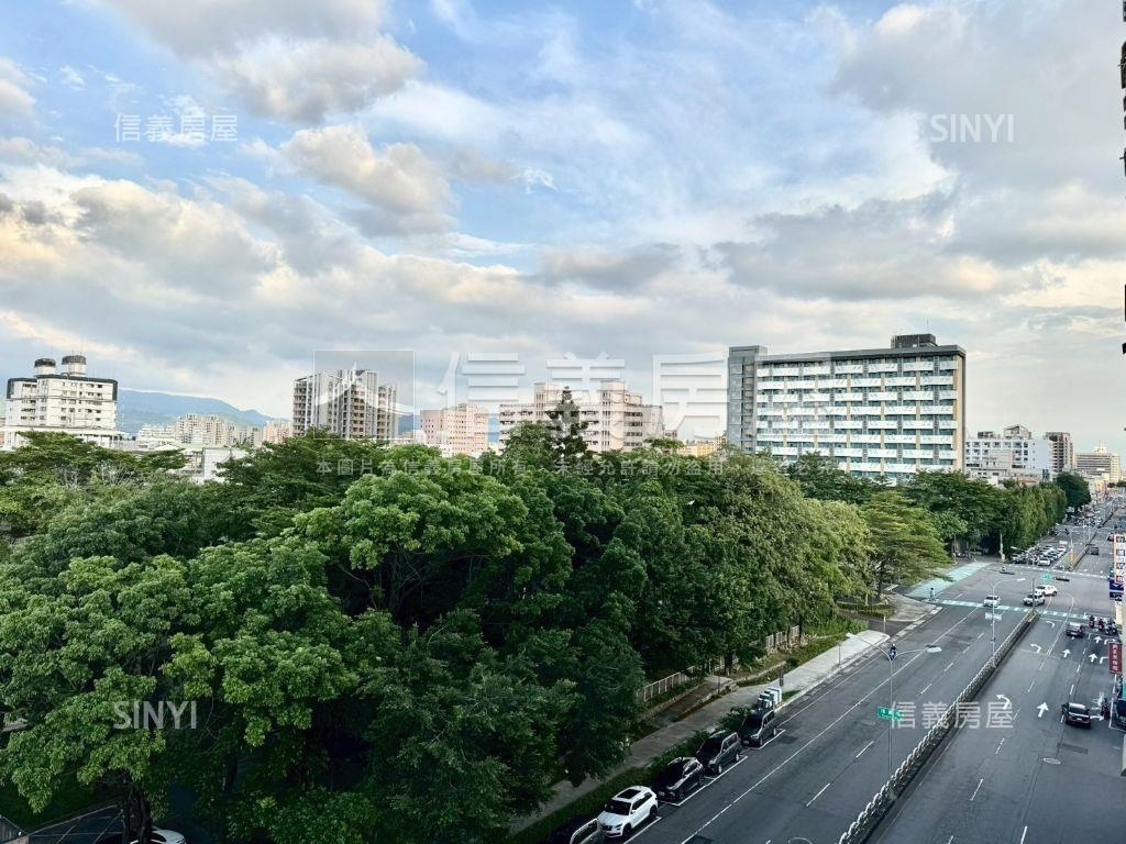 次頂樓面國小私藏美三房房屋室內格局與周邊環境