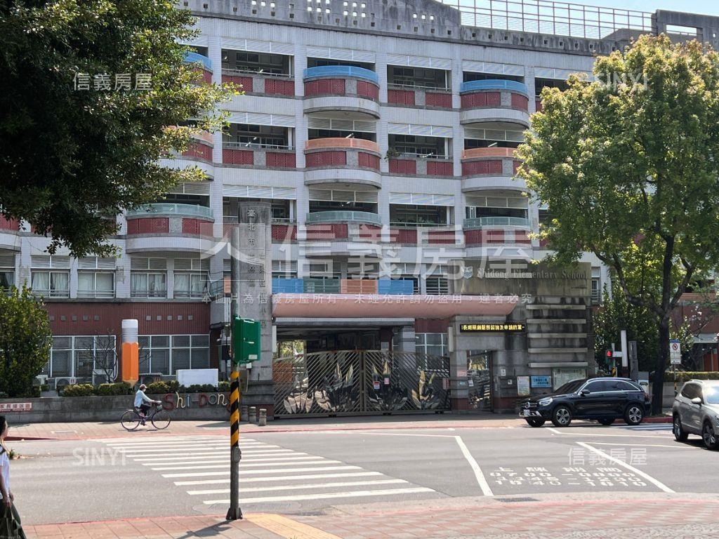 二樓邊間方正公寓房屋室內格局與周邊環境