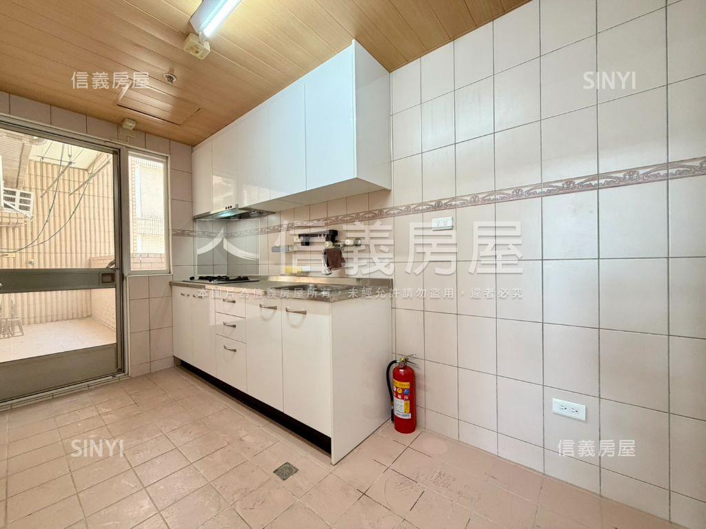 皇城高樓視野三房平車房屋室內格局與周邊環境