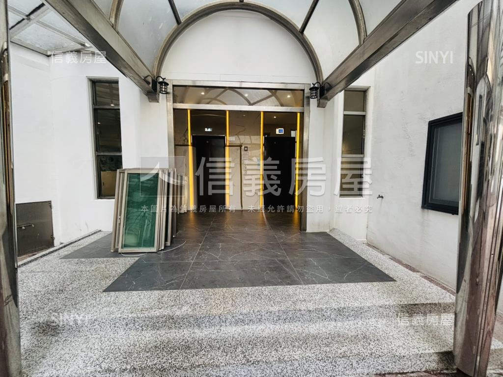 世貿ＩＣ高樓辦公有車位房屋室內格局與周邊環境