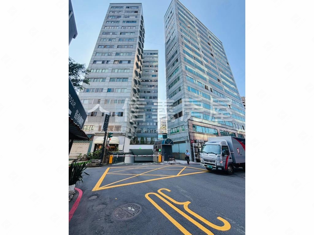 世貿ＩＣ高樓辦公有車位房屋室內格局與周邊環境
