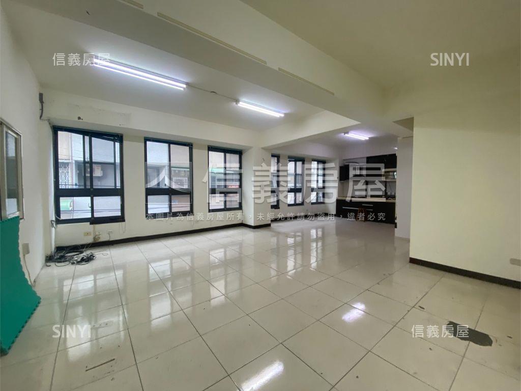大里街大面寬角間透店房屋室內格局與周邊環境