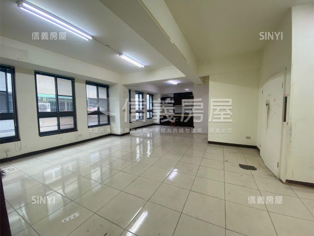 大里街大面寬角間透店房屋室內格局與周邊環境