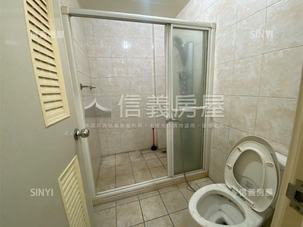 大里街大面寬角間透店房屋室內格局與周邊環境