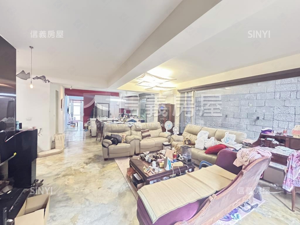 中正國中邊間庭院有坡平房屋室內格局與周邊環境