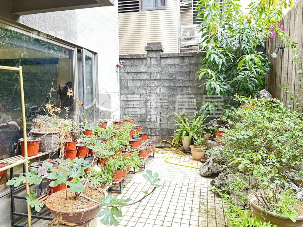 中正國中邊間庭院有坡平房屋室內格局與周邊環境