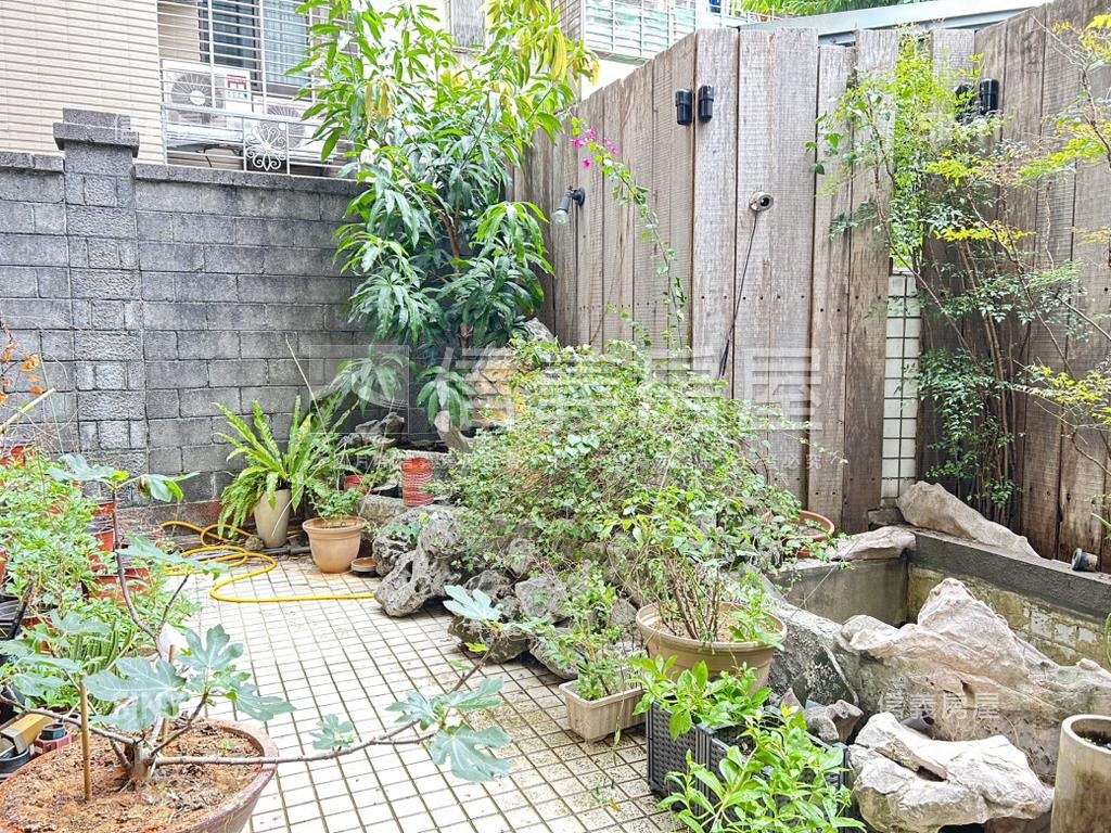 中正國中邊間庭院有坡平房屋室內格局與周邊環境