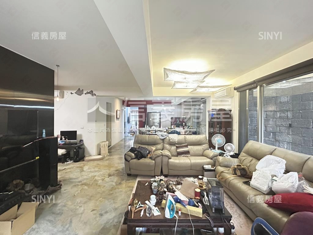 中正國中邊間庭院有坡平房屋室內格局與周邊環境