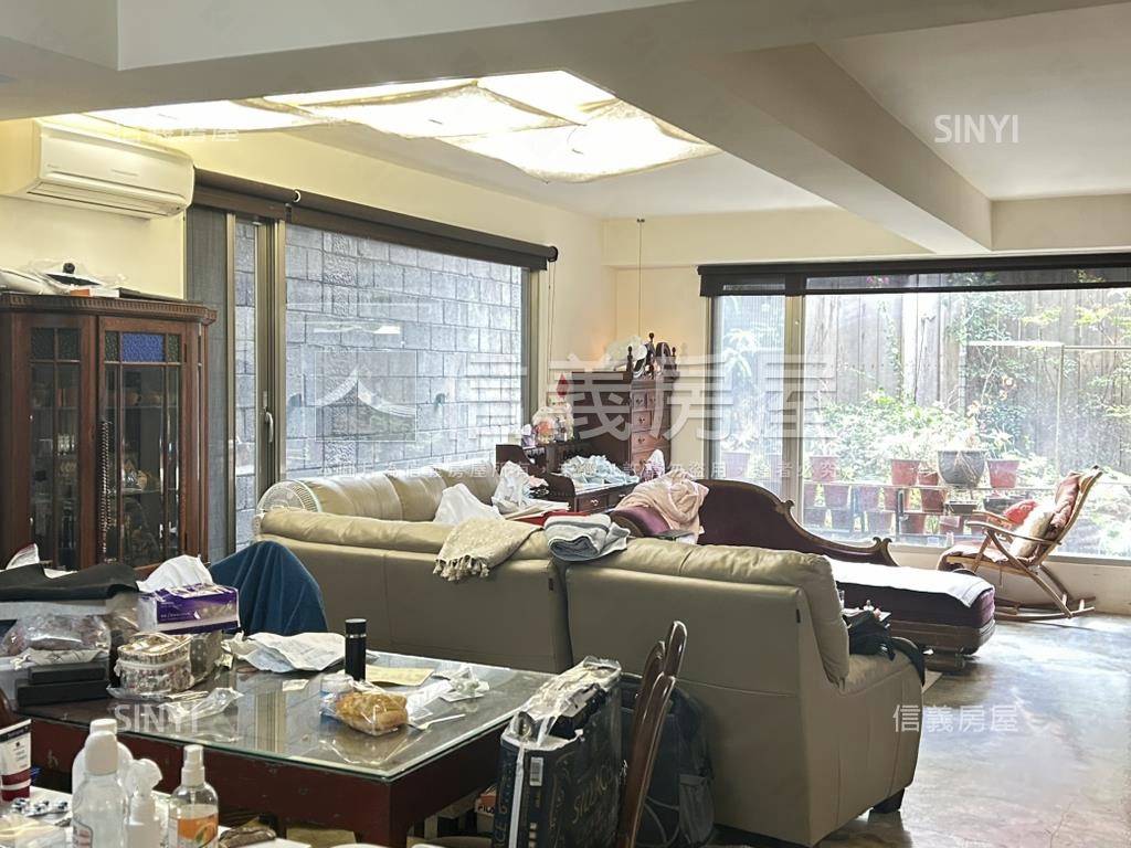 中正國中邊間庭院有坡平房屋室內格局與周邊環境