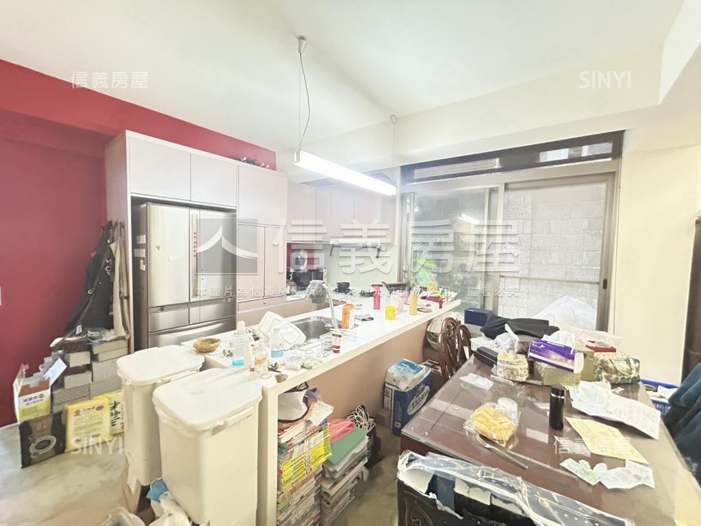 中正國中邊間庭院有坡平房屋室內格局與周邊環境