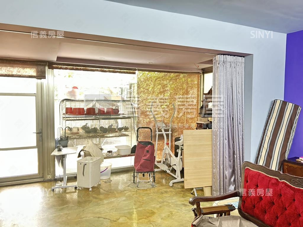 中正國中邊間庭院有坡平房屋室內格局與周邊環境