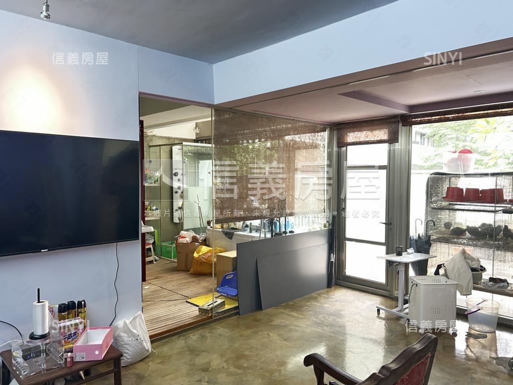 中正國中邊間庭院有坡平房屋室內格局與周邊環境