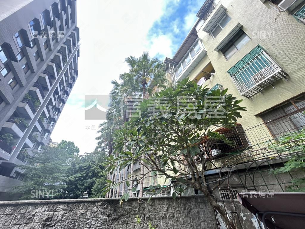 中正國中邊間庭院有坡平房屋室內格局與周邊環境