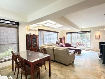 中正國中邊間庭院有坡平