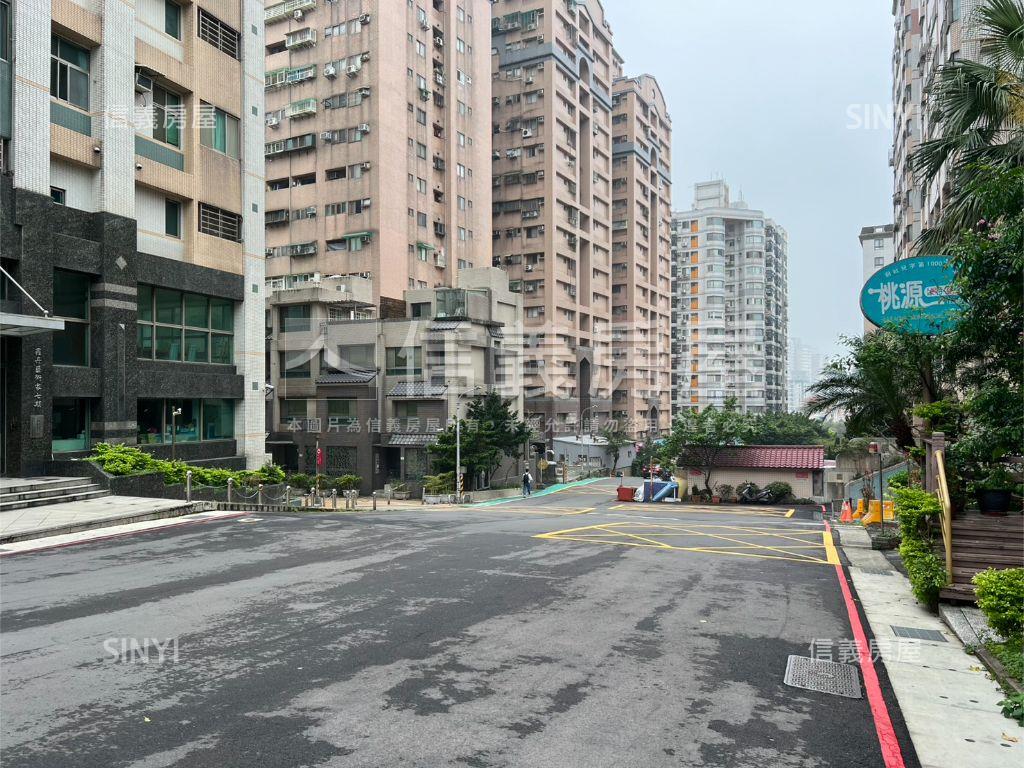 宜誠金品３房車位面山景房屋室內格局與周邊環境