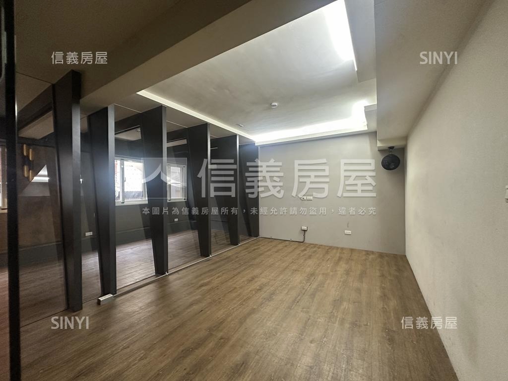 近美麗島面寬１＋２樓金店房屋室內格局與周邊環境