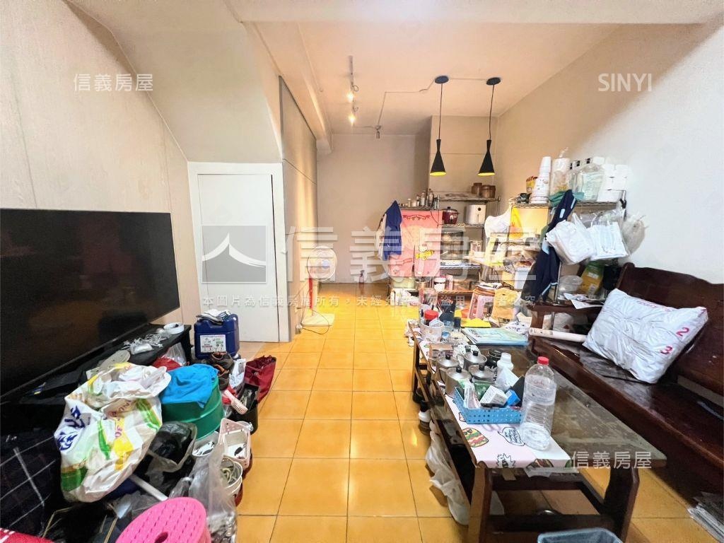 鼎中商圈精美車庫透天房屋室內格局與周邊環境