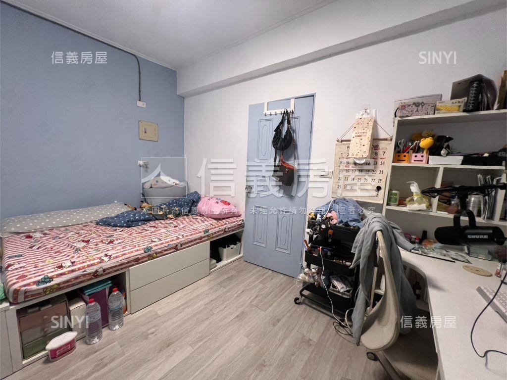 鼎中商圈精美車庫透天房屋室內格局與周邊環境