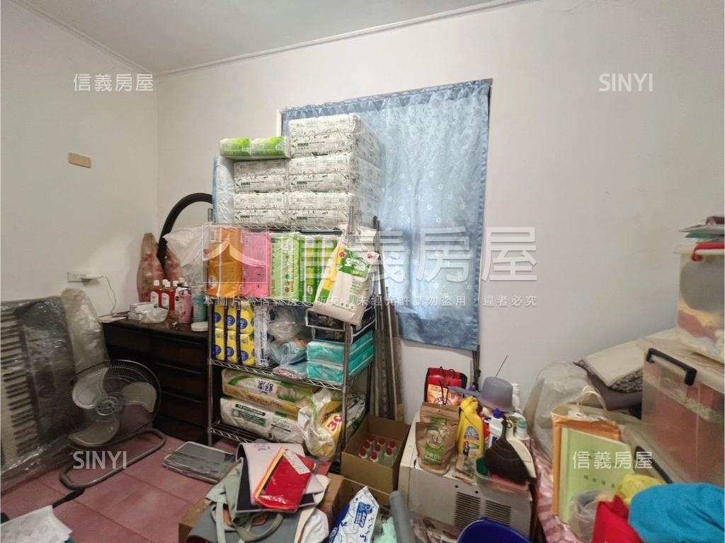 鼎中商圈精美車庫透天房屋室內格局與周邊環境