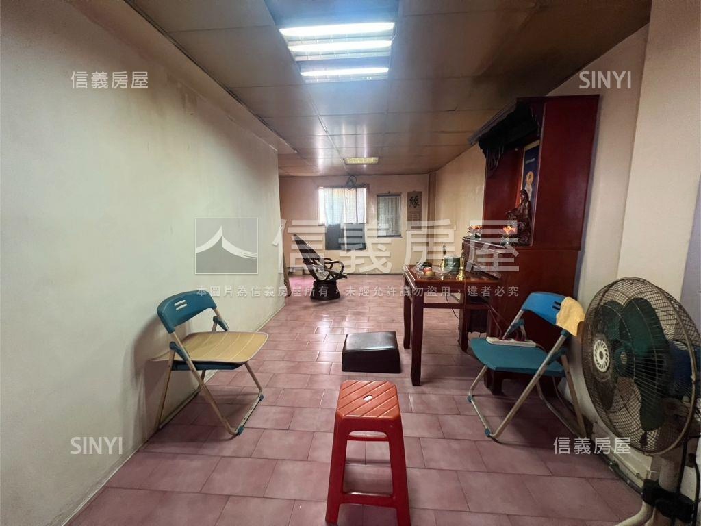 鼎中商圈精美車庫透天房屋室內格局與周邊環境