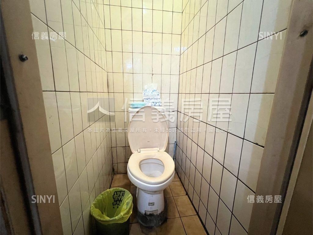 鼎中商圈精美車庫透天房屋室內格局與周邊環境