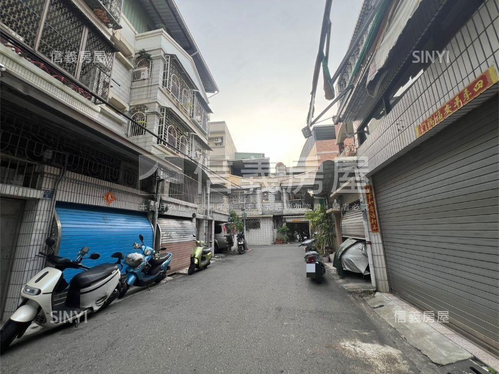 鼎中商圈精美車庫透天房屋室內格局與周邊環境