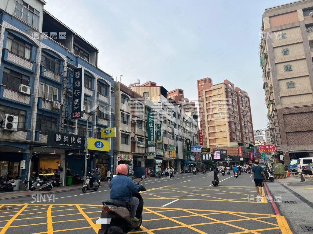 鼎中商圈精美車庫透天房屋室內格局與周邊環境