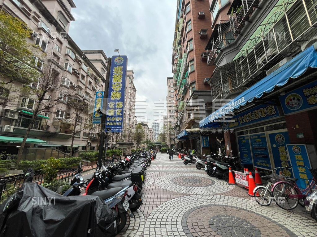 台北大城燙金店面房屋室內格局與周邊環境