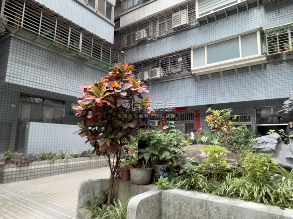 低公設電梯三房車位房屋室內格局與周邊環境