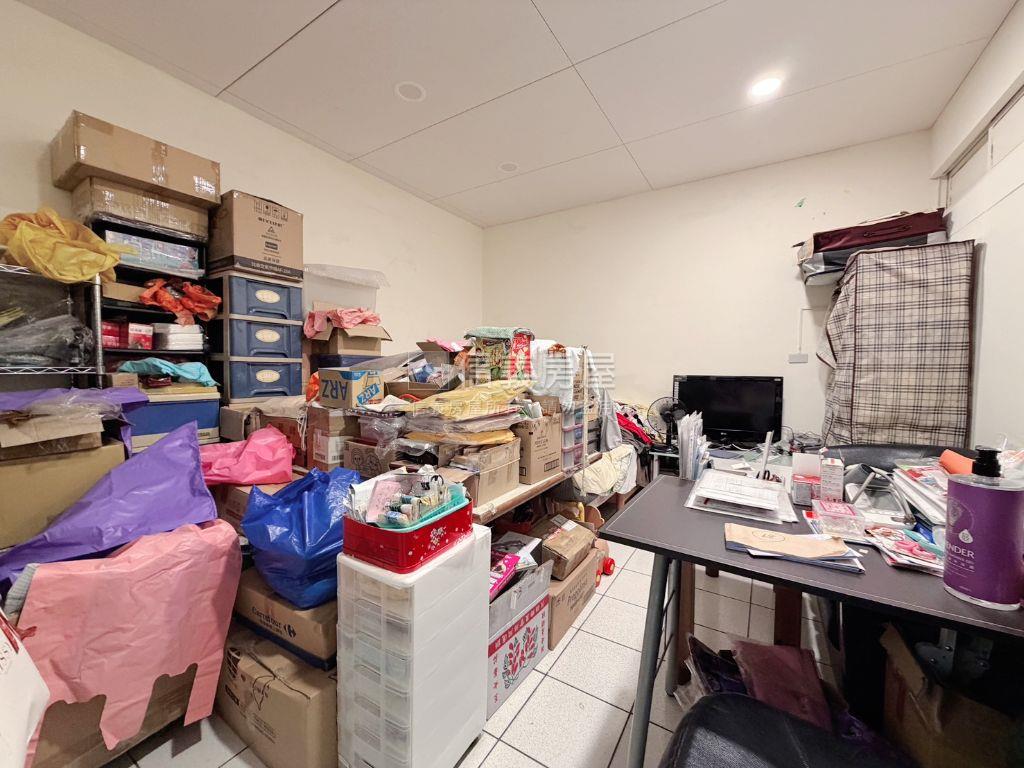 中興路店辦自住一樓附車位房屋室內格局與周邊環境